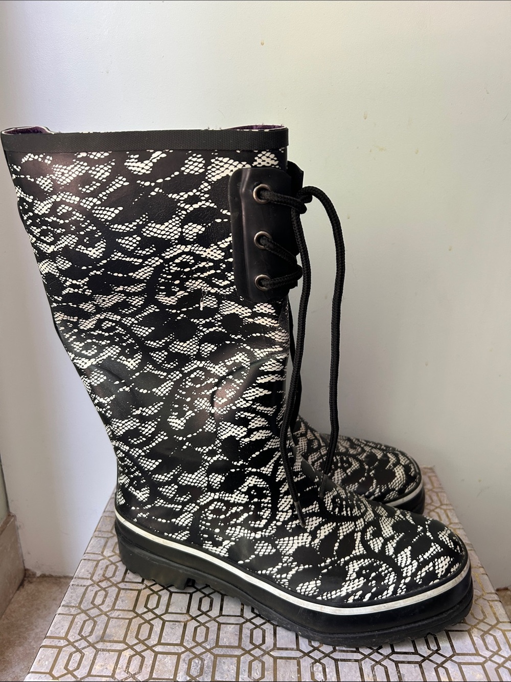 Tretorn Lace Printed Rubber Rain Boots Women's size 40/9